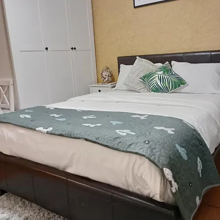 A Private Comfy And Bathroom On Own Private Floor In A 10 Minutes Walk To The Ctr Two Flights Stairs